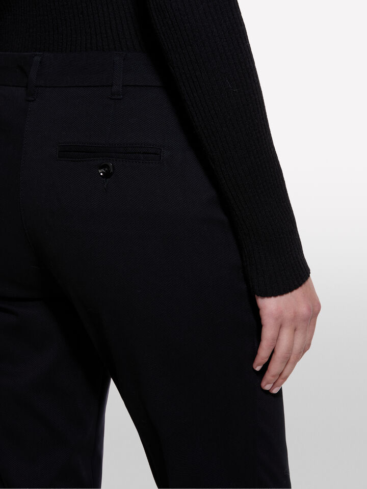 Pantalon chino noir de type cigarette - null - Noir | Sisley image number 5